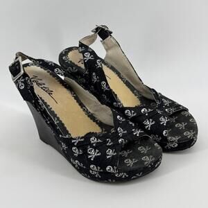 Volatile Women’s Skull & Crossbones Wedge Heels Sandals (size 7) #TM225